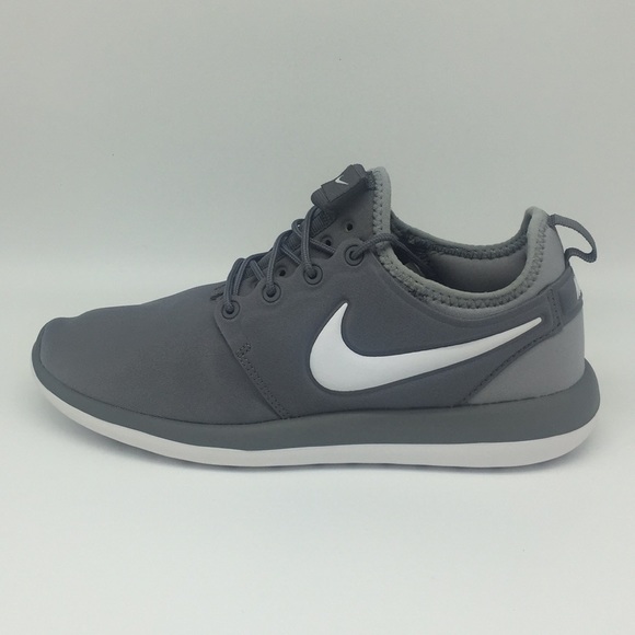 le scarpe nike roshe due dimensioni 6y brand new poshmark gs le scarpe nike roshe due dimensioni 6y brand new poshmark gs